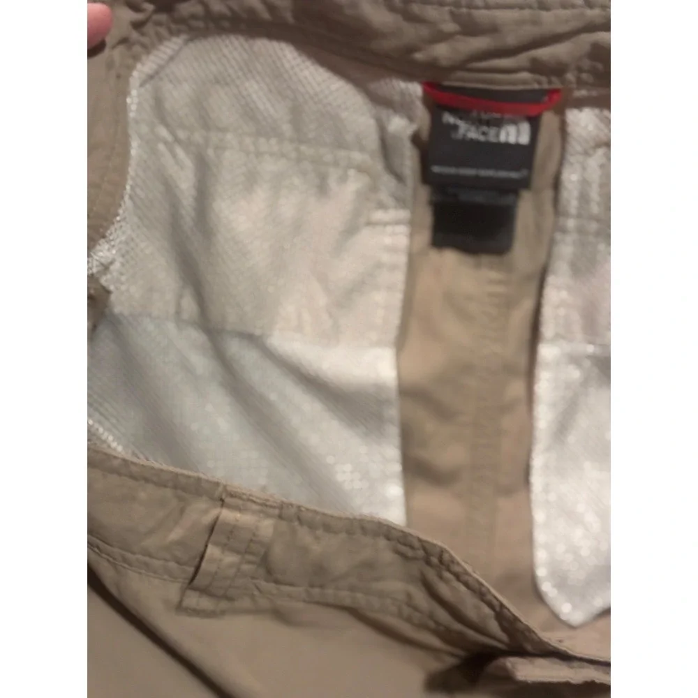 The North Face Shorts Cargo Mens 34 Khaki Zip Pockets Trail Trek‎ Hiking